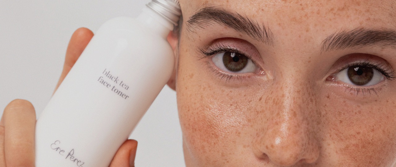 clean-beauty-toner-cerny-caj-petrzel-obnova-kozni-bariery-hydratace-plet